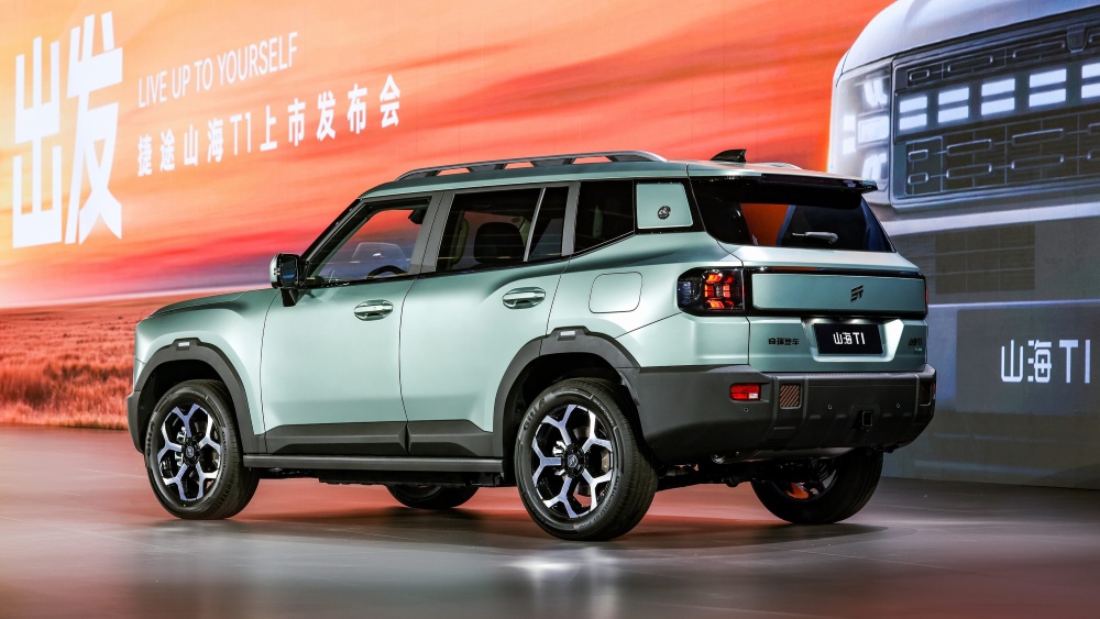 Гибридный кроссовер Jetour Shanhai T1 на презентации в Китае